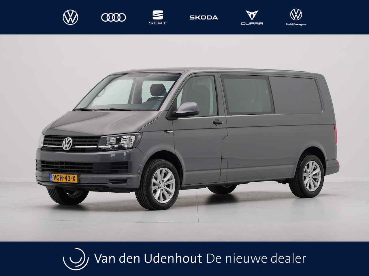 Volkswagen Transporter - 2.0 TDI 102pk L2H1 DC Navigatie Airco Cruise Bluetooth - AutoWereld.nl