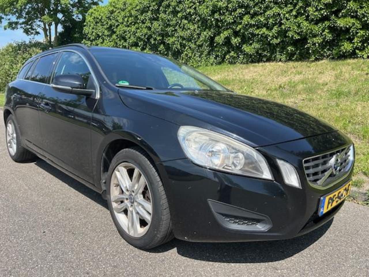 Volvo V60 - 1.6 D2 Summum - Nette auto - Automaat - Navi - zitjes achterin - AutoWereld.nl