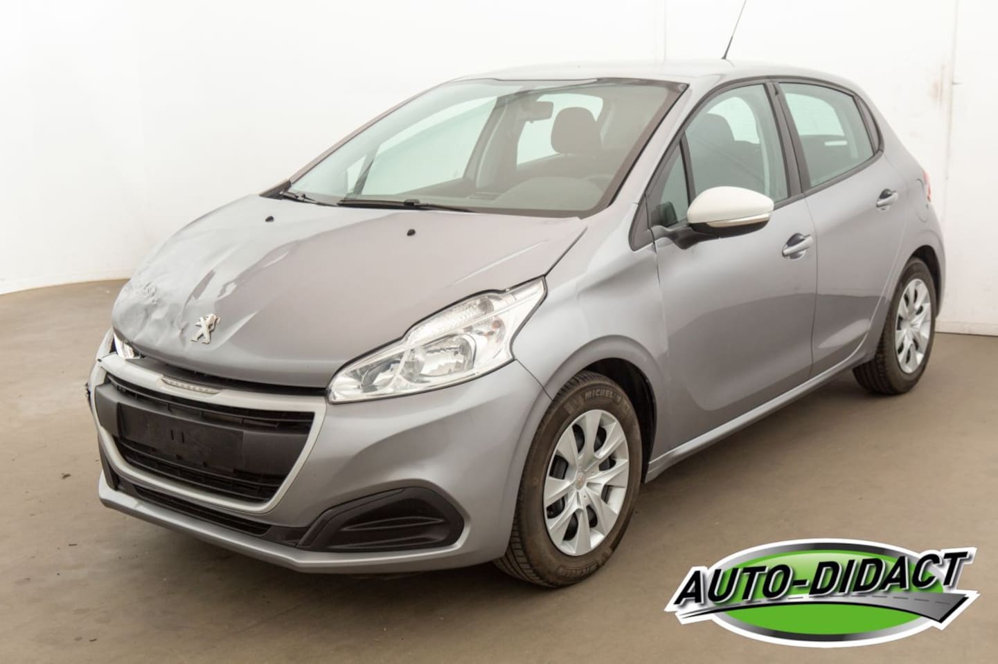Peugeot 208 - 1.2 PureTech 90.243 km - AutoWereld.nl