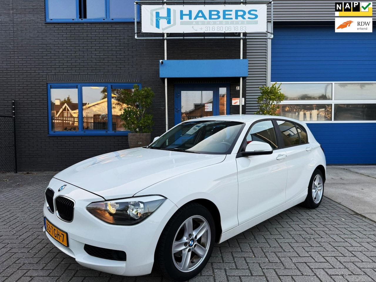 BMW 1-serie - 116i 136PK|Origineel NL|limit|Airco|Start/Stop|Bluetooth Media|6-BAK|Lichtmetale velgen|Is - AutoWereld.nl