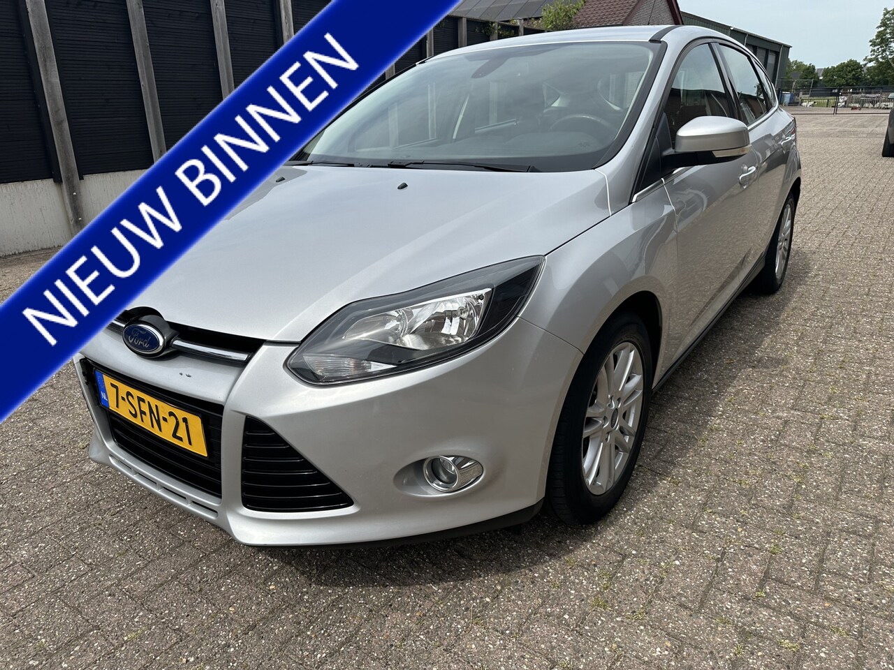Ford Focus - 1.0 EcoBoost Titanium 5 deurs airco/ecc navigatie - AutoWereld.nl