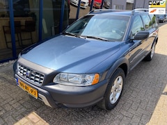 Volvo XC70 - 2.5 T Kinetic 4WD / NL Auto / H.Leer / Trekhaak