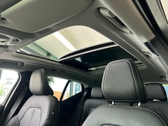 Volvo XC40 - 1.5 T4 Recharge Inscription Expression NL AUTO | CAMERA | TREKHAAK | LEDER | PANO |