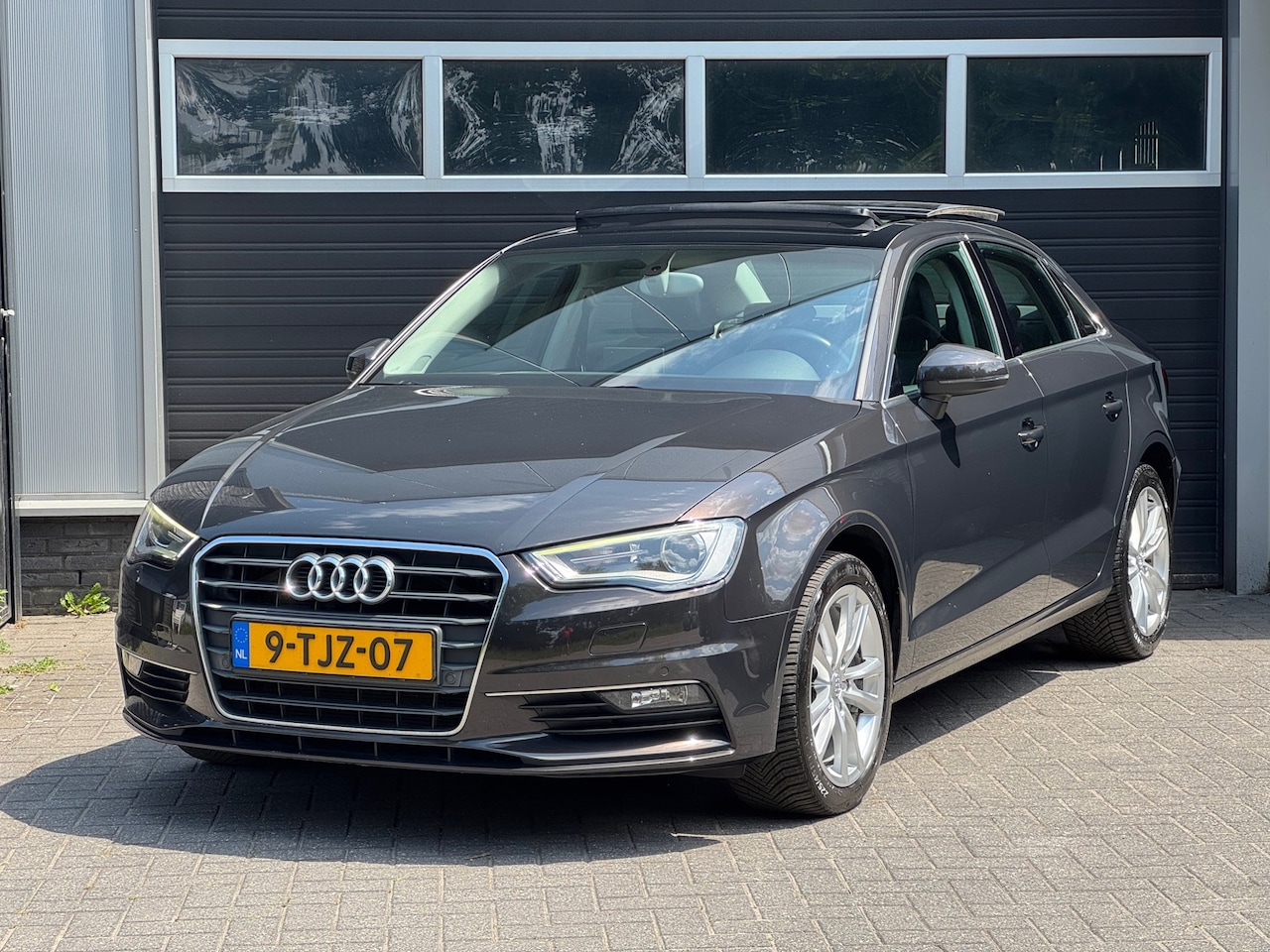 Audi A3 Limousine - 1.8 TFSI DSG Ambiente Pano, Cruise, Climate Control, NAP - AutoWereld.nl