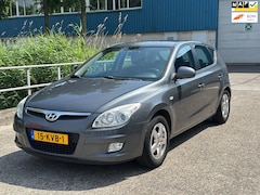 Hyundai i30 - 1.6i Dynamic 2e Eigenaar Clima 82.150 KM NAP APK PDC