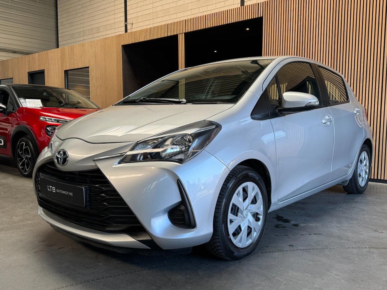 Toyota Yaris - 1.5 VVT-i Active Automaat Airco|Camera|NW APK - AutoWereld.nl