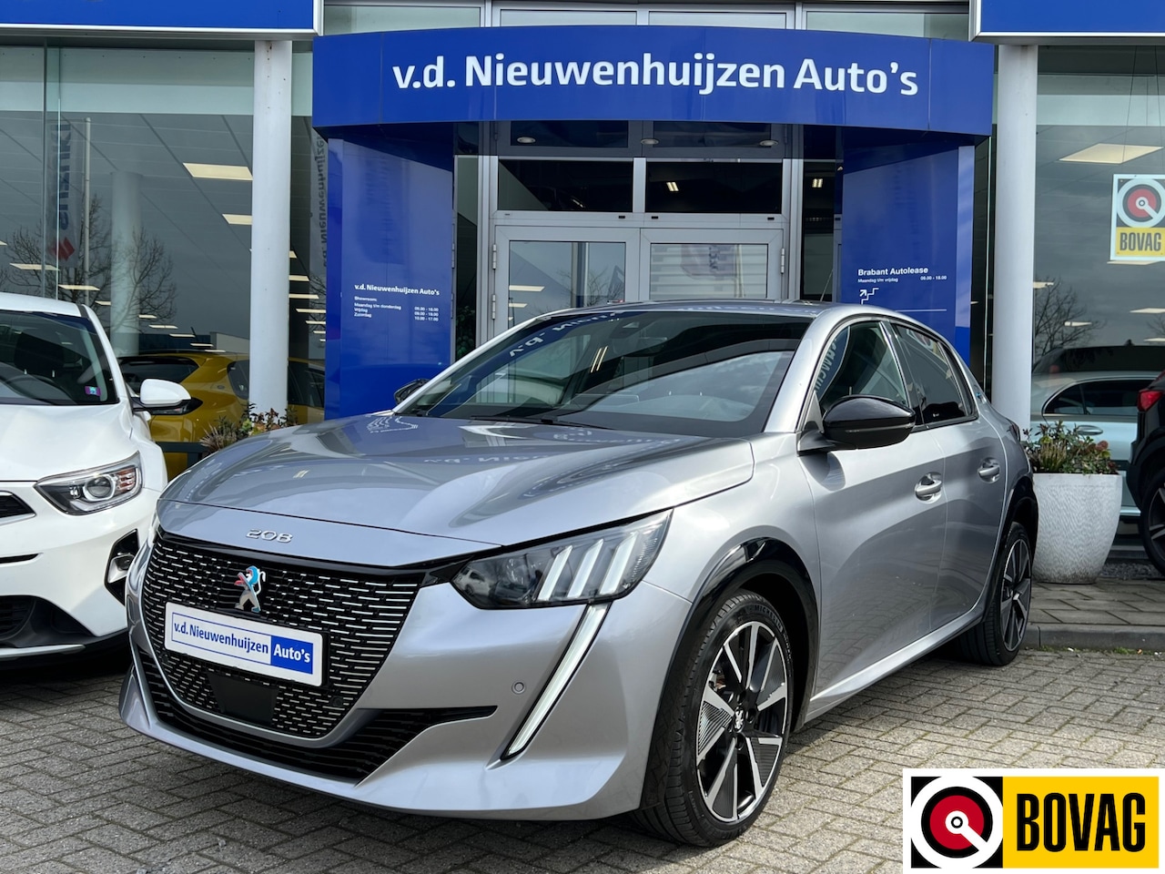Peugeot e-208 - EV GT 50 kWh | Navi | Stoelverwarming | Carplay | € 2000,- Inruilpremie ! |  Info Bas: 049 - AutoWereld.nl
