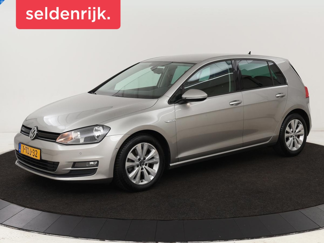 Volkswagen Golf - 1.6 TDI Highline BlueMotion | 1e eigenaar | Cruise control | Trekhaak | Navigatie | Bleuto - AutoWereld.nl