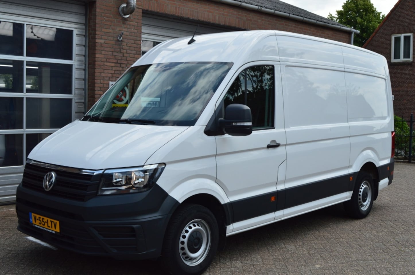Volkswagen Crafter - L3 H3, Trekhaak, Camera, Ca 35 2.0 TDI L3H3 Hi - AutoWereld.nl