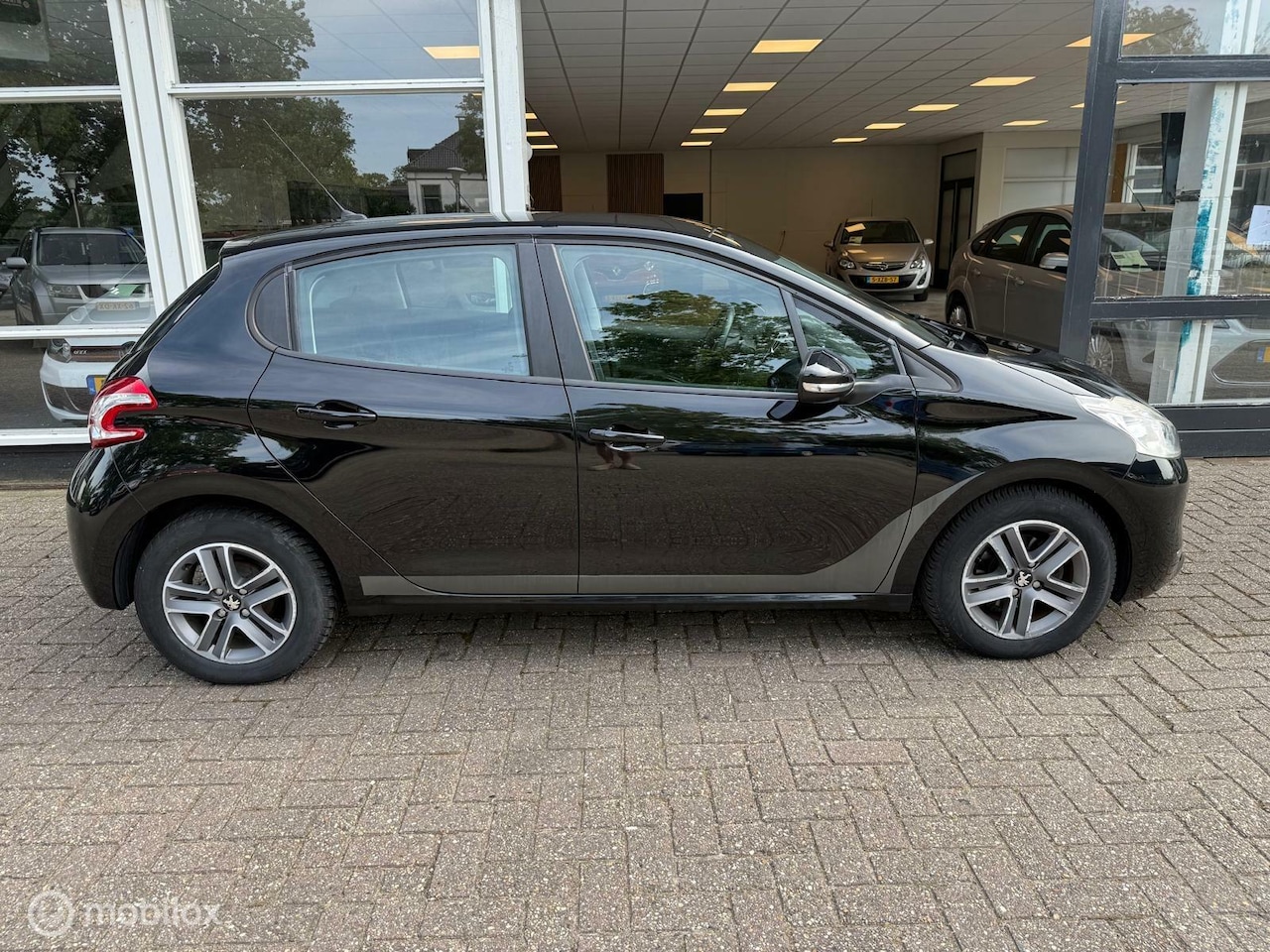 Peugeot 208 - 1.2 VTi Envy Eerste eigenaar CLIMA NAVI PDC - AutoWereld.nl