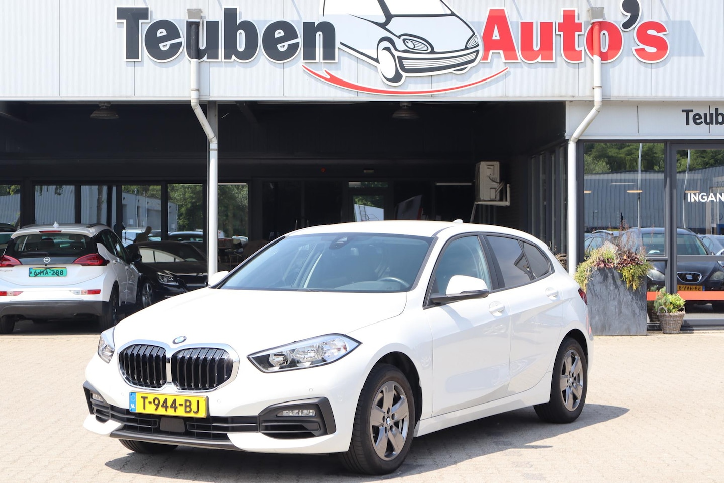BMW 1-serie - 118i Executive Edition Navigatie, Cruise control, Climate control, Stoelverwarming, Lichtm - AutoWereld.nl