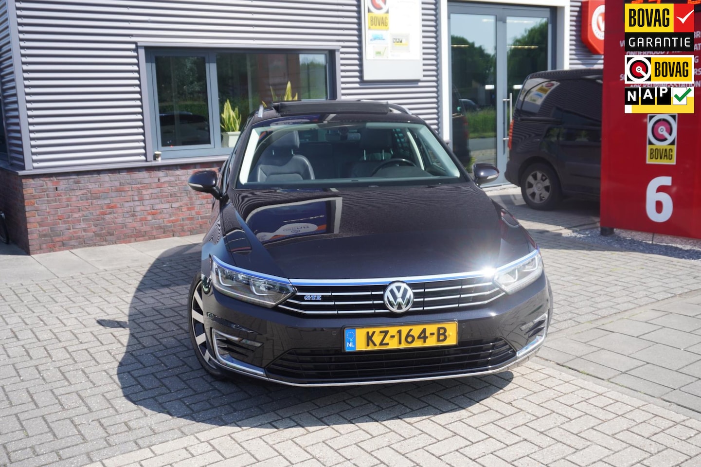 Volkswagen Passat Variant - 1.4 TSI GTE Connected Series Plus / Panoramadak / Adaptieve Cruise / Winterwielen - AutoWereld.nl