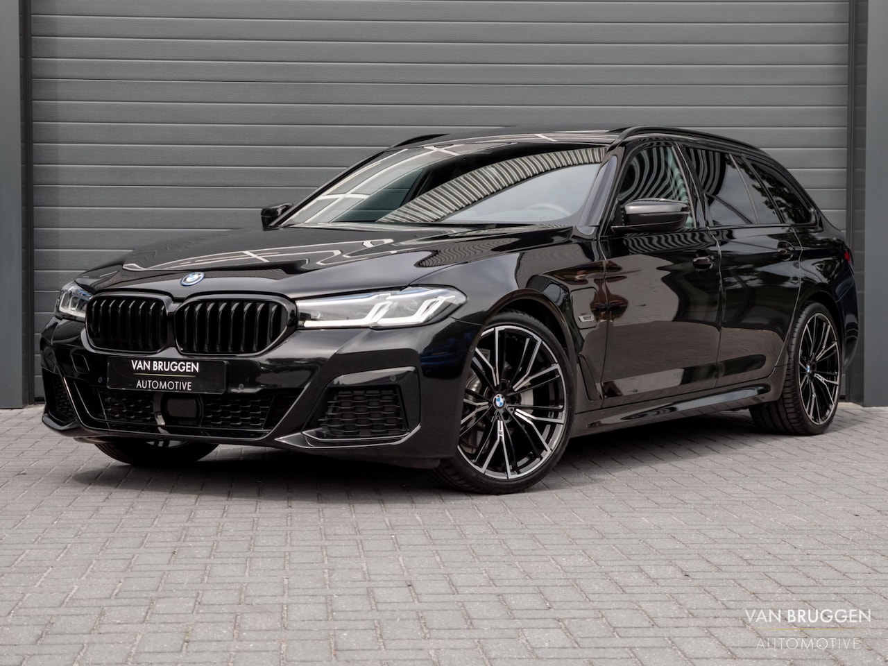 BMW 5-serie Touring - 530e M-Sport Pano Laser BTW Head-up 20" ACC Leer - AutoWereld.nl