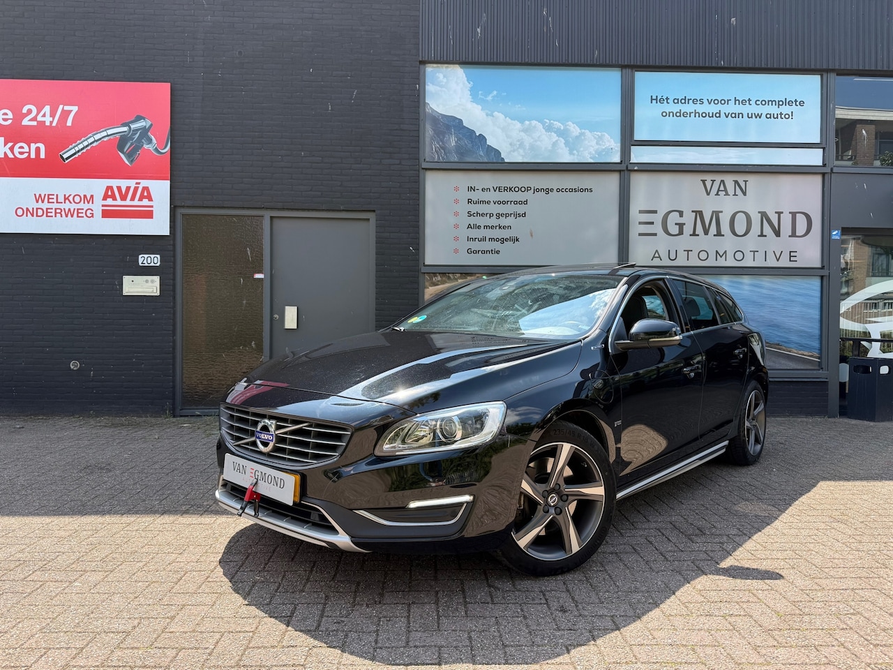 Volvo V60 - 2.4 D6 Twin Engine R-Design 2.4 D6 Twin Engine R-Design - AutoWereld.nl