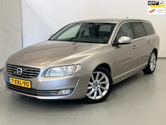 Volvo V70 - 1.6 D2 Nordic+ / NL-auto / Leder / Navi / Trekhaak