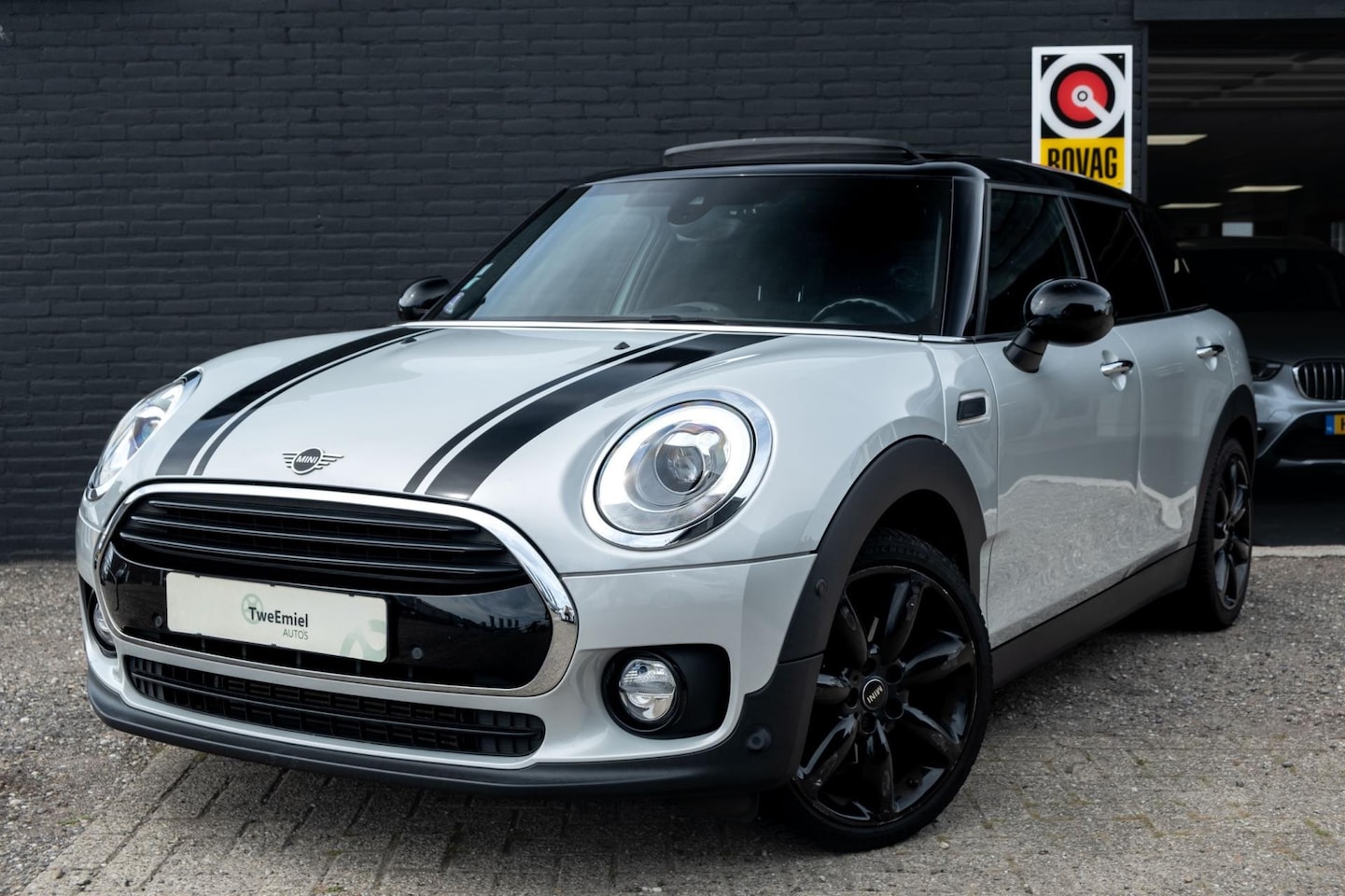 MINI Clubman - Mini 1.5 Cooper | Panoramadak | Camera | Sportstoelen - AutoWereld.nl