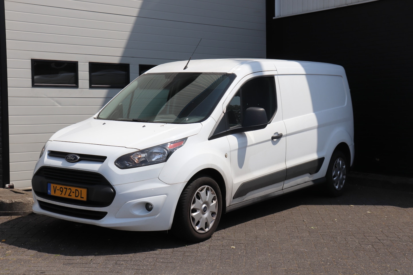 Ford Transit Connect - 1.5 TDCI L2 Trend - Airco - Cruise - Camera - €5.950,- Excl. - AutoWereld.nl