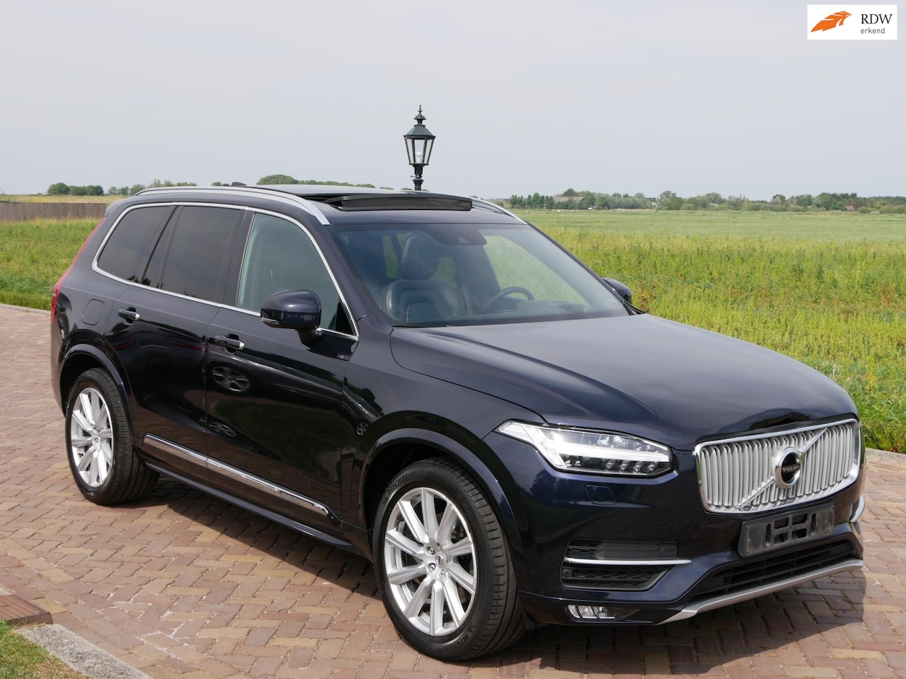 Volvo XC90 - 2.0 D5 AWD 235PK Inscription AIR SUSPENSION PANO ** 19999 NETTO ** - AutoWereld.nl