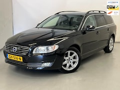 Volvo V70 - 1.6 T4 Nordic+ / NL-auto / Leder / Xenon / Navi / Trekhaak