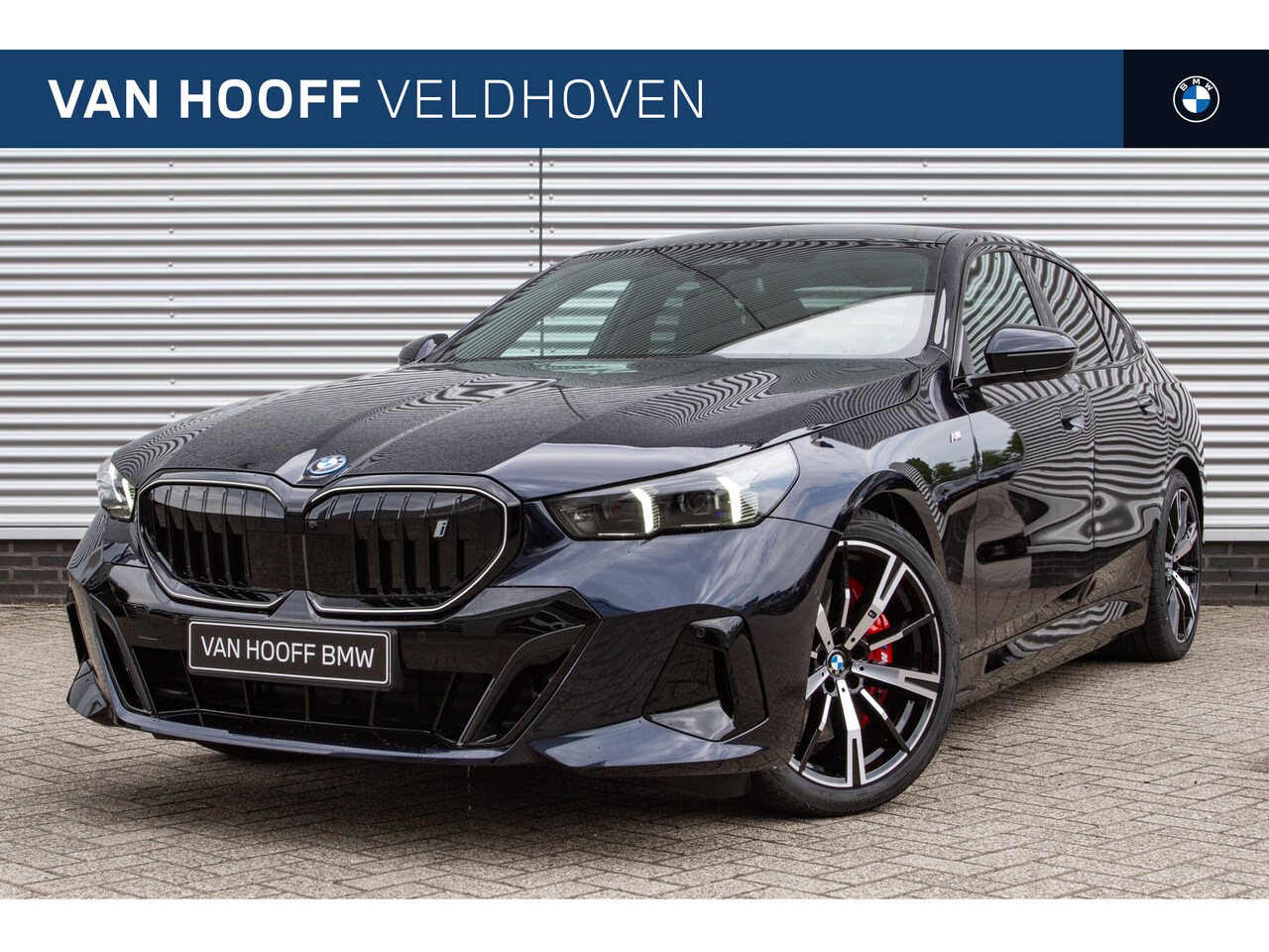 BMW i5 - eDrive40 M Sport / Panoramadak / Adaptieve LED / M Multifunctionele Stoelen / Parking Assi - AutoWereld.nl