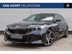 BMW i5 - eDrive40 M Sport / Panoramadak / Adaptieve LED / M Multifunctionele Stoelen / Parking Assi