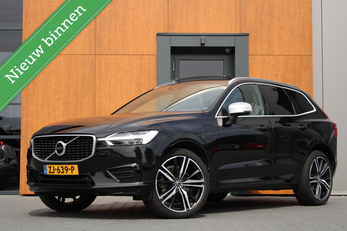 Volvo XC60 - 2.0 T8 Twin Engine AWD R-Design | Pano | Trekhaak - AutoWereld.nl