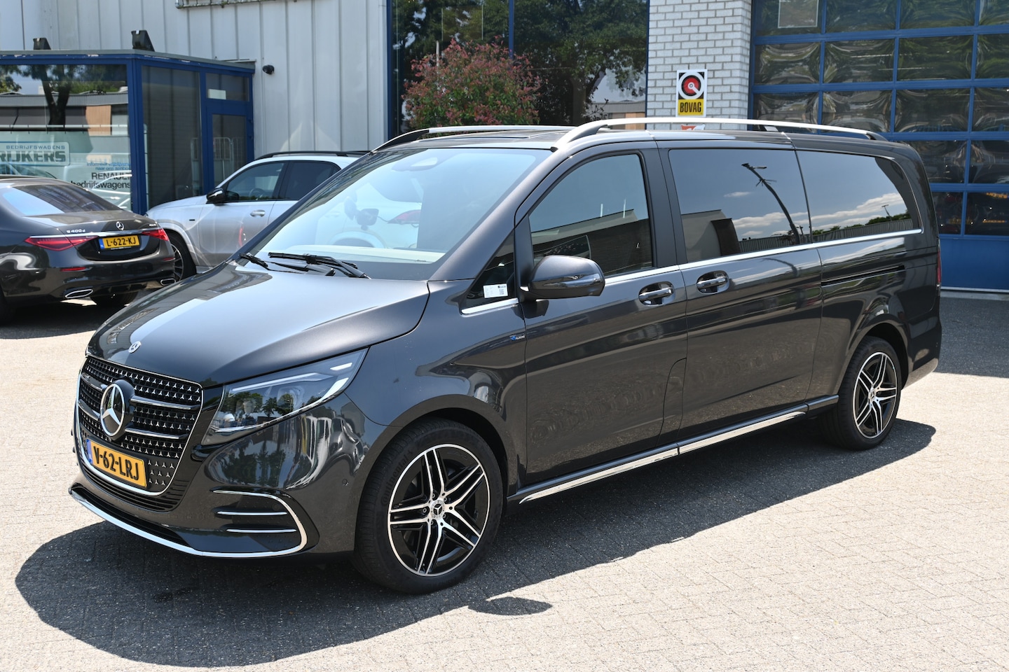Mercedes-Benz V-klasse - 300d 4-Matic AMG L3 DC Elektrische schuifdeuren, Distronic, 360 Camera - AutoWereld.nl