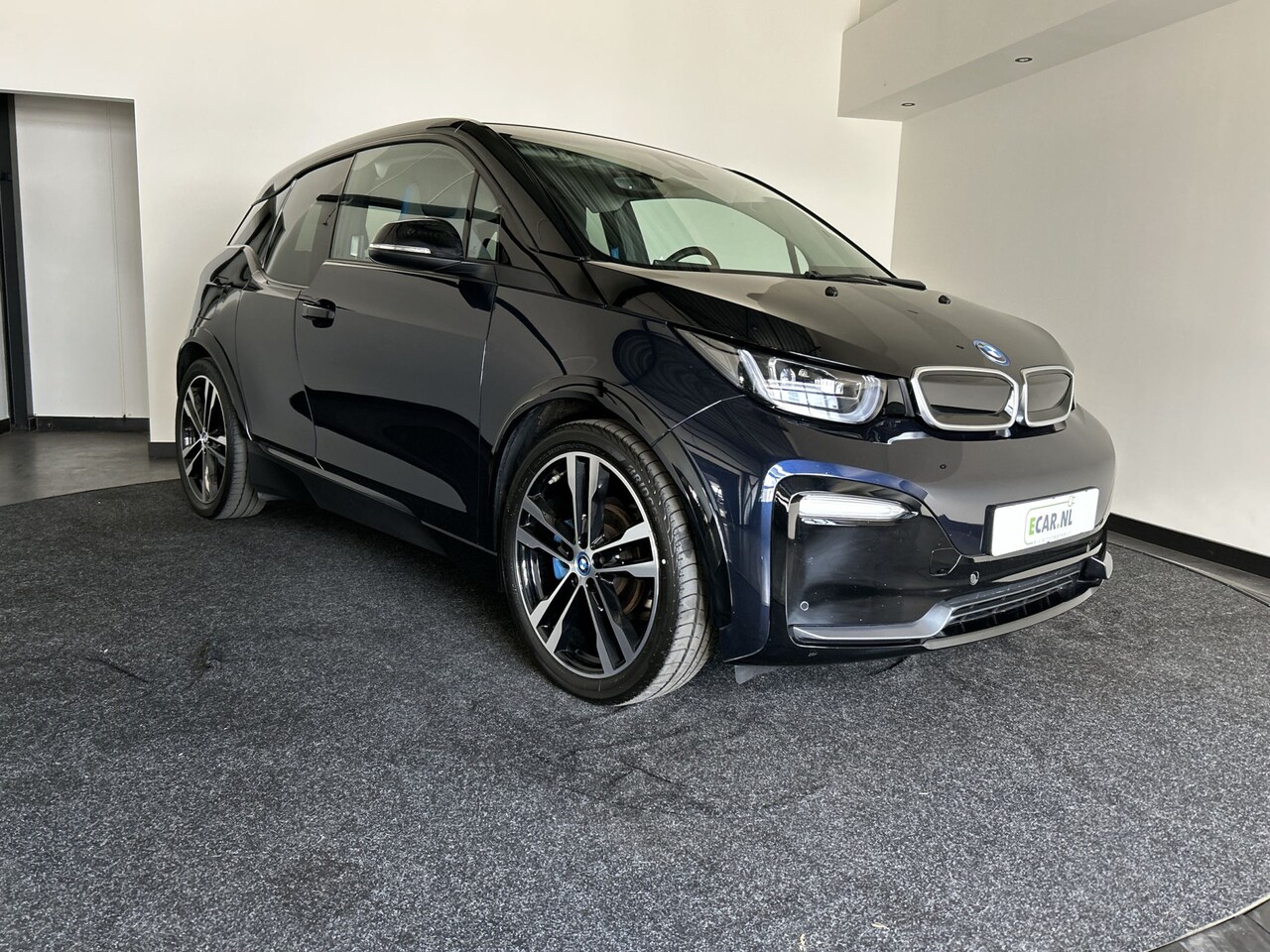 BMW i3 - S Executive Edition 120Ah 42 kWh | Stoelverwarming | Adaptieve LED verlichting | Warmtepom - AutoWereld.nl