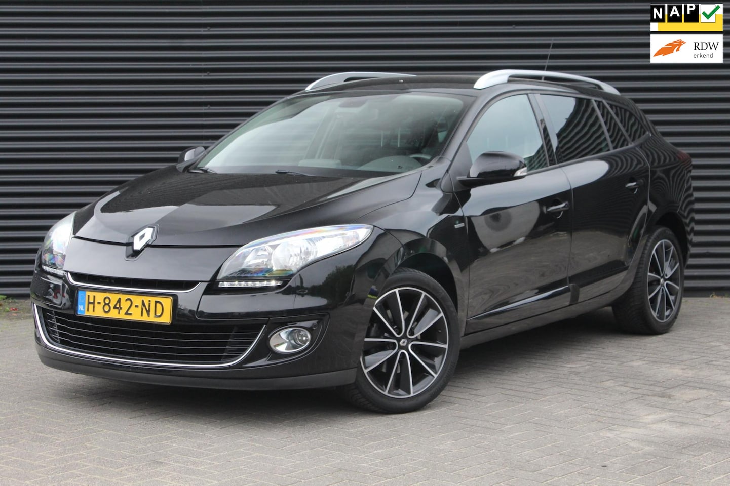 Renault Mégane Estate - 1.2 TCe Bose | Stoelverwarming | PDC | Clima | - AutoWereld.nl