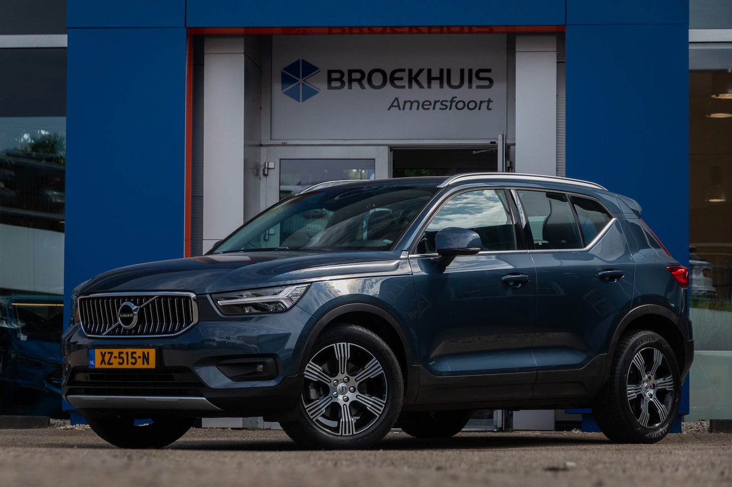 Volvo XC40 - 2.0 T4 Inscription | Trekhaak | Leer | Navigatie | LED | Keyless entry/start | Elektrisch - AutoWereld.nl