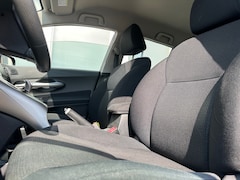 Toyota Auris - 1.8 Full Hybrid Limited / 5DRS / PDC / Clima / Cruise / NAP