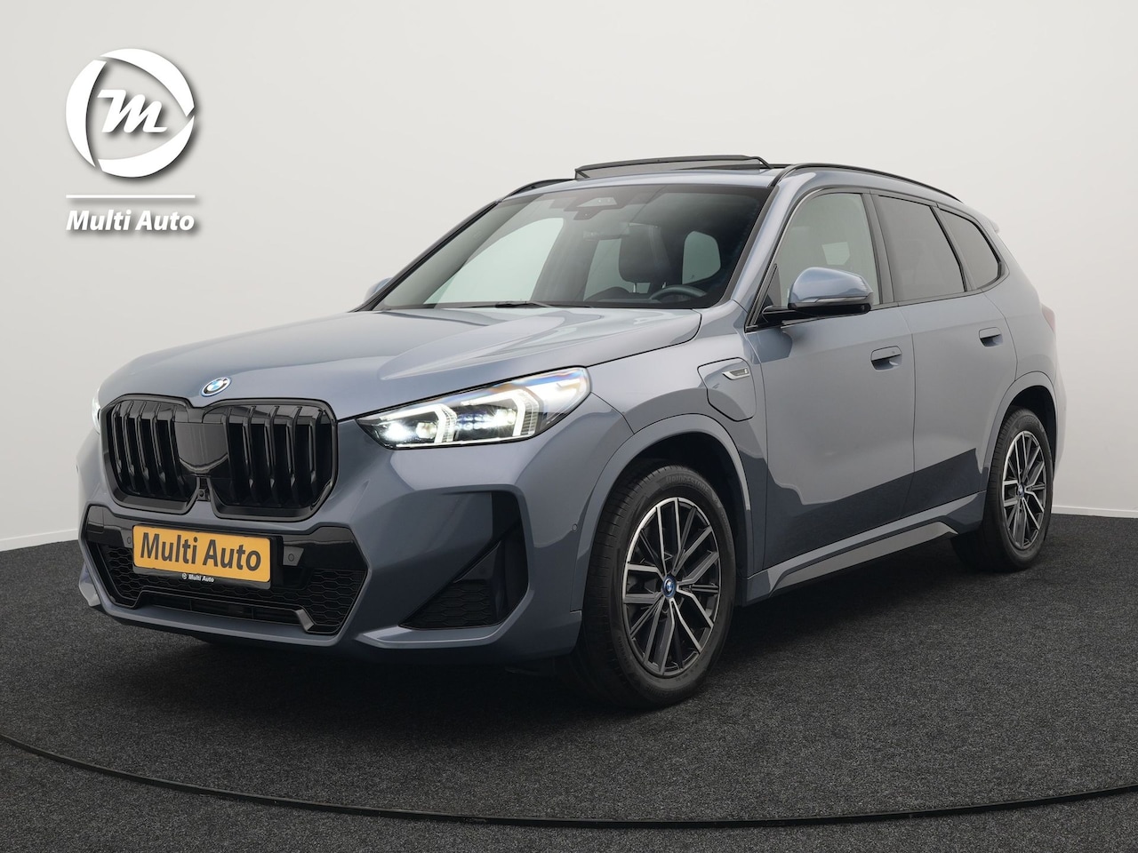 BMW X1 - xDrive30e M-Sport Plug In Hybrid Storm Bay Metallic 326pk Dealer O.H. PHEV | Panodak | Led - AutoWereld.nl