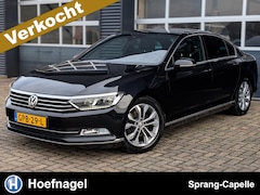 Volkswagen Passat - 1.5 TSI Highline | Trekhaak | ACC | Camera