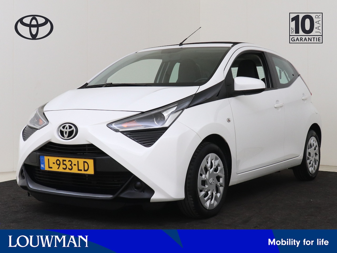 Toyota Aygo - 1.0 VVT-i x-play cabrio | Airco | Camera | - AutoWereld.nl