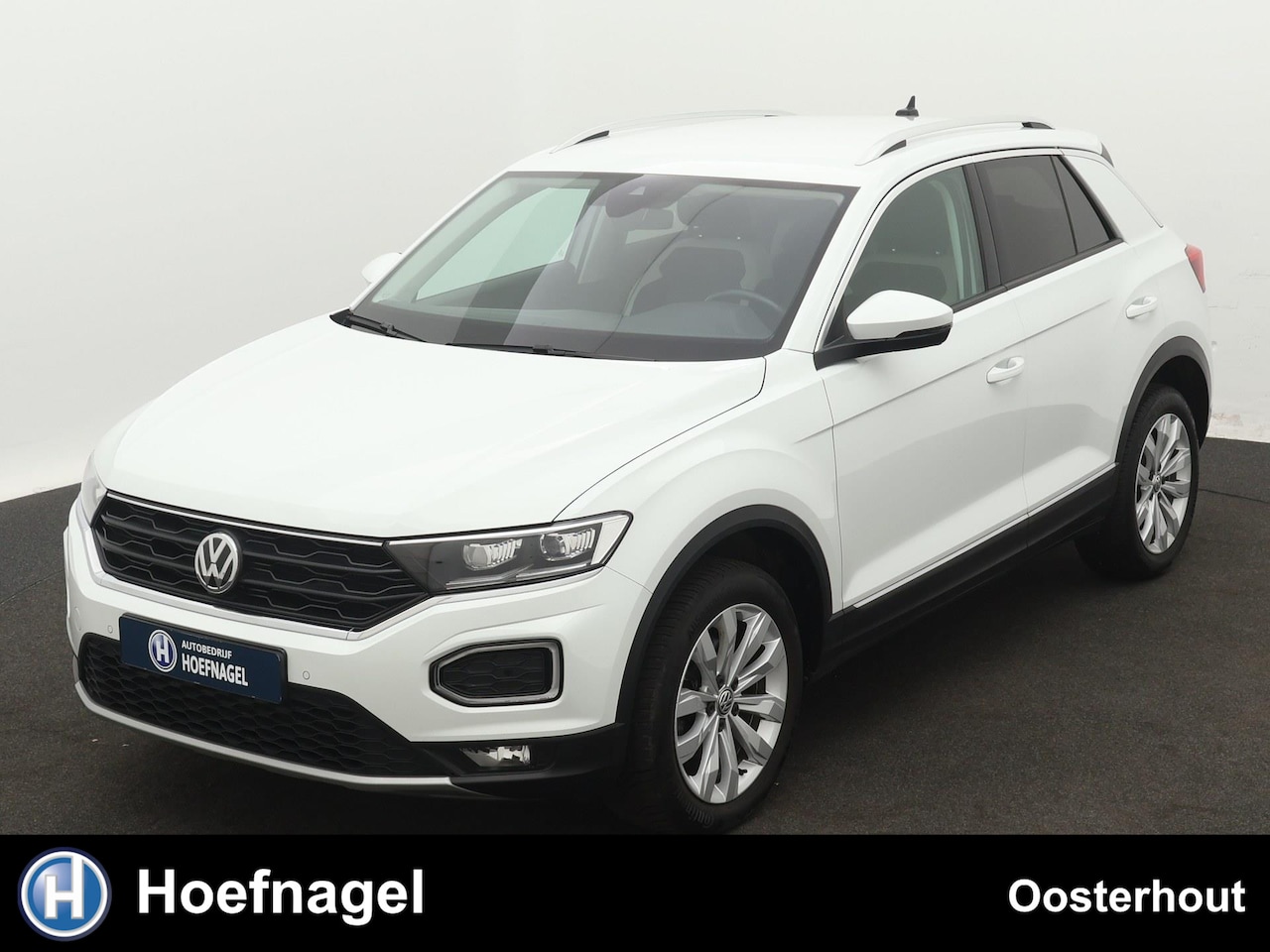 Volkswagen T-Roc - 1.5 TSI Sport Automaat | Stoelverwarming | Digitaal Cockpit | Camera | Parkeersensoren | A - AutoWereld.nl