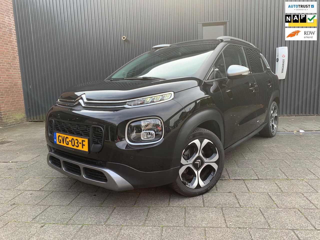 Citroën C3 Aircross - 1.2 PureTech S&S Shine 1.2 PureTech S&S Shine, RIEM VERV, PANO! - AutoWereld.nl