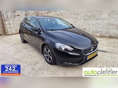 Volvo V40 - 1.5 T3 Summum automaat trekhaak allseason nw