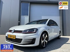 Volkswagen Golf - 2.0 TSI GTI Performance, DSG, PANO, ACC