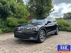 Volkswagen Tiguan - 1.5 TSI ACT Highline Trekhaak| Navi+BT| ACC|