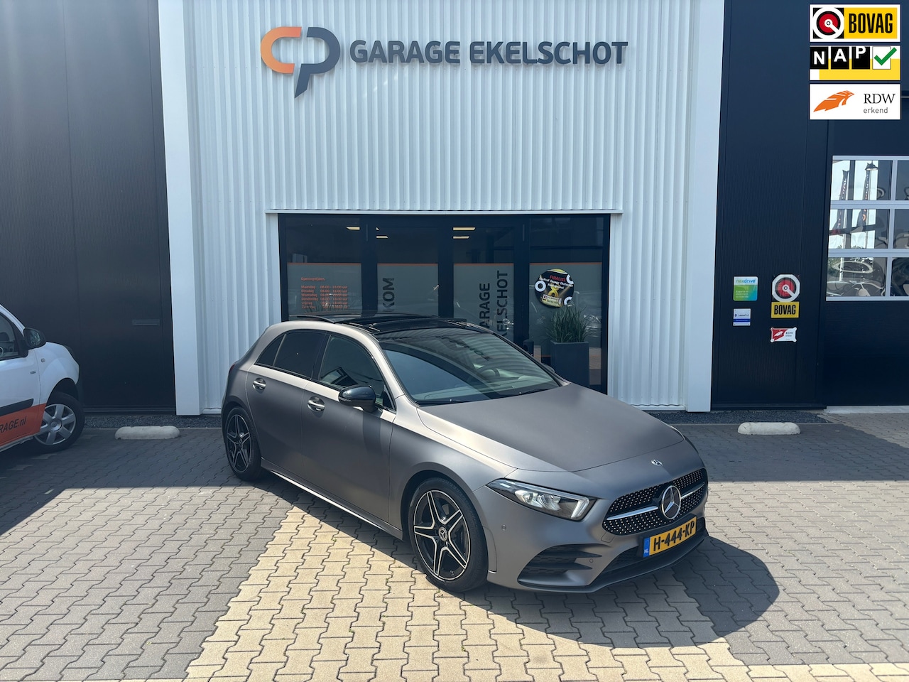 Mercedes-Benz A-klasse - 180 AMG/Panodak/Carplay/NAP/MATGRIJS - AutoWereld.nl