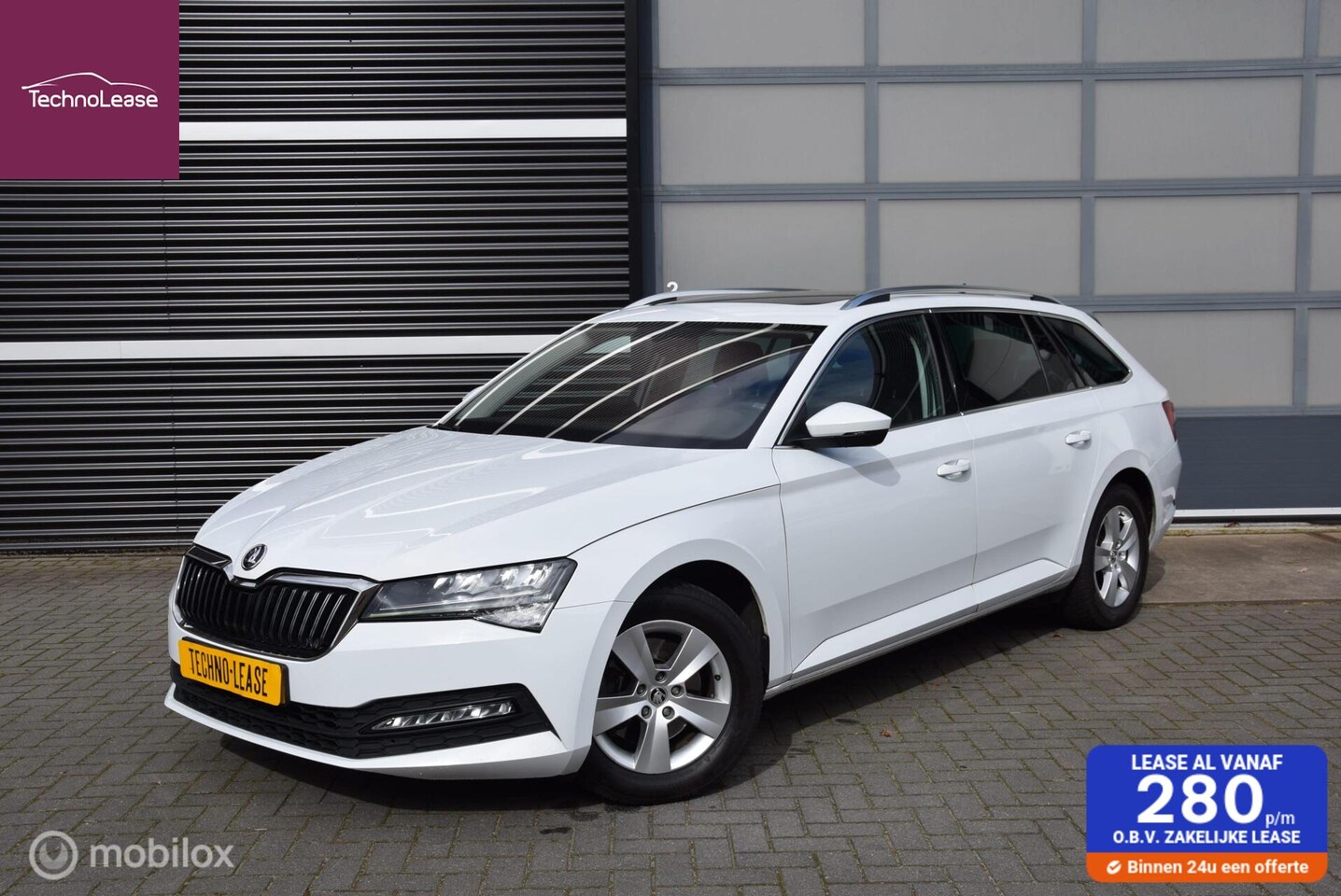 Skoda Superb Combi - 1.5 TSI ACT Business Edition Panoramadak & Trekhaak - AutoWereld.nl