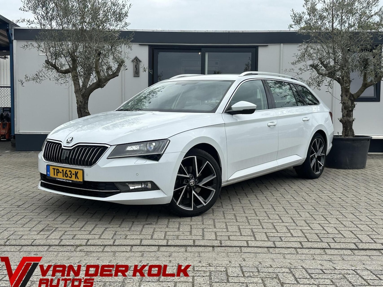 Skoda Superb Combi - 2.0 TDI Ambition Business Carplay Camera Navi Climate Cruise Trekhaak - AutoWereld.nl