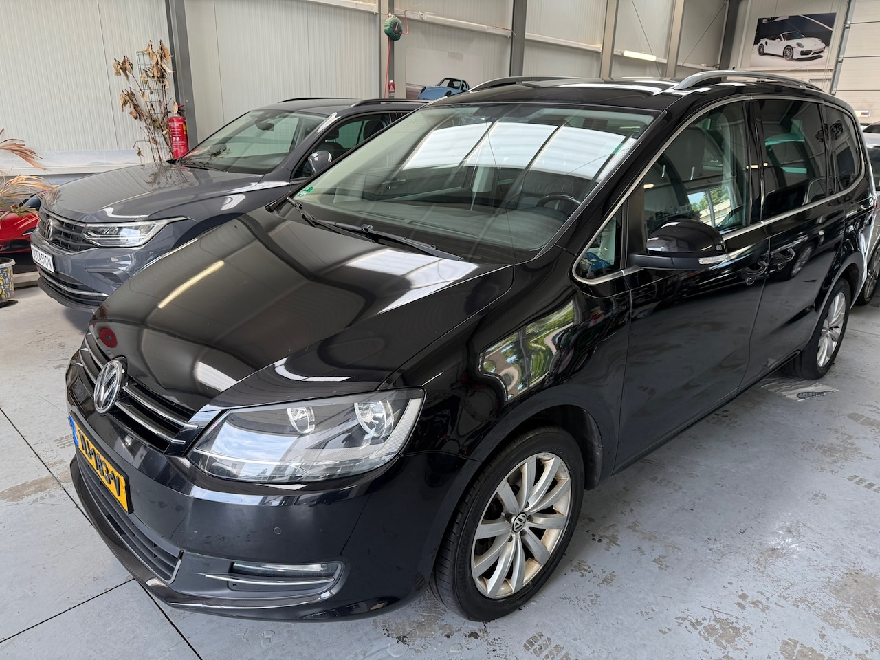 Volkswagen Sharan - 2.0 TDI Highline 5 Zit Navigatie leder 2012 - AutoWereld.nl