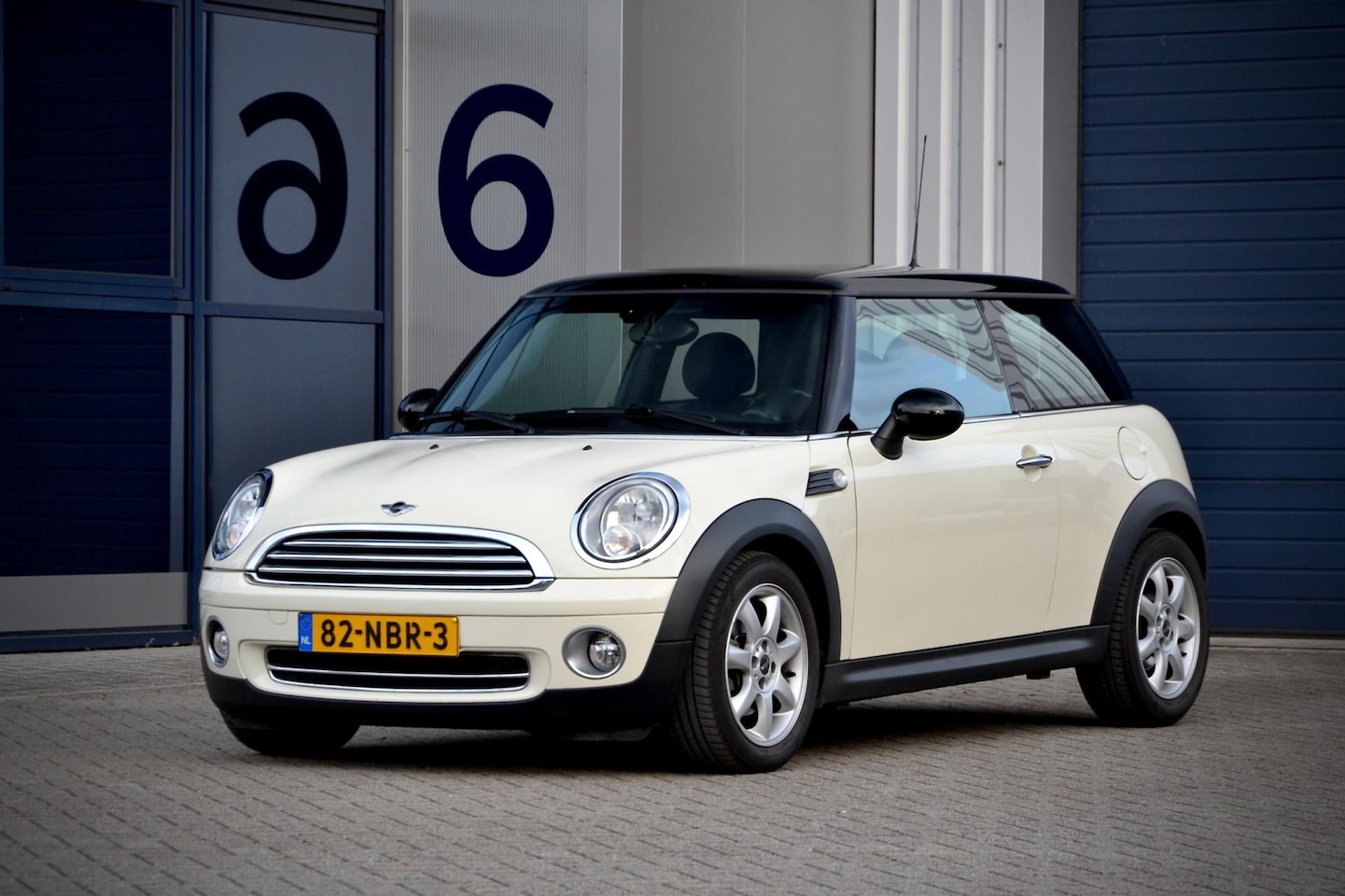 MINI Cooper - Mini 1.6 / NL Auto / Half Leder / Multi Stuur / Clima / Zwart dak - AutoWereld.nl