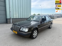 Mercedes-Benz 230 - E Sedan belastingvrij 1985nieuw type model schuurvonds