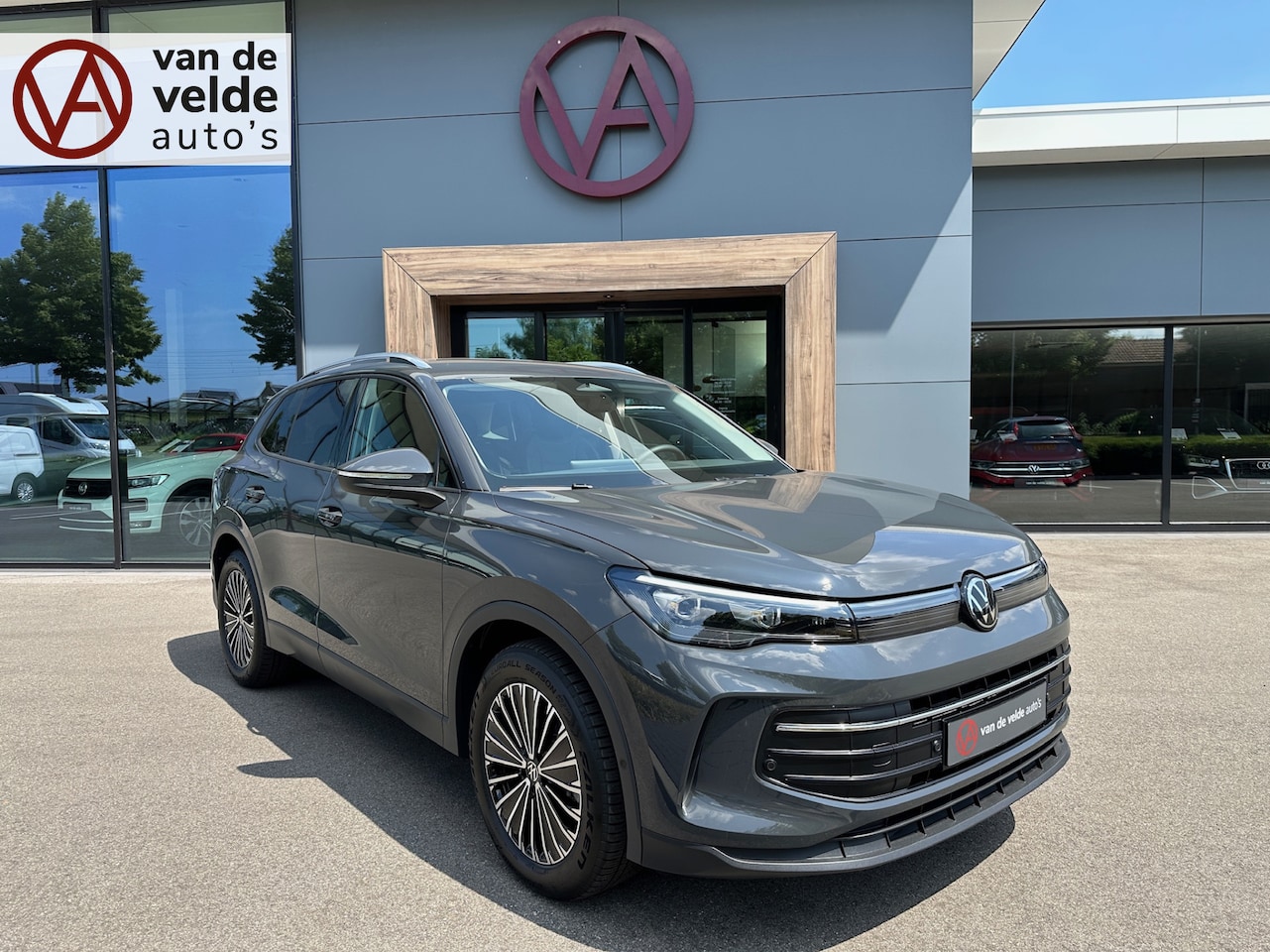 Volkswagen Tiguan - 1.5 eTSI Life | Trekhaak | Camera | Trekhaak | Dode hoek | Rijklaar incl. garantie - AutoWereld.nl