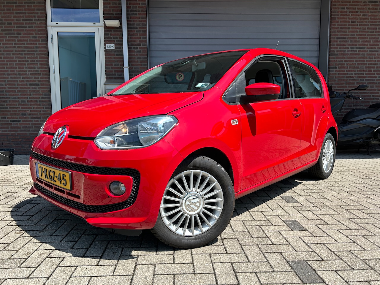 Volkswagen Up! - 1.0 high up! LM/PDC - AutoWereld.nl