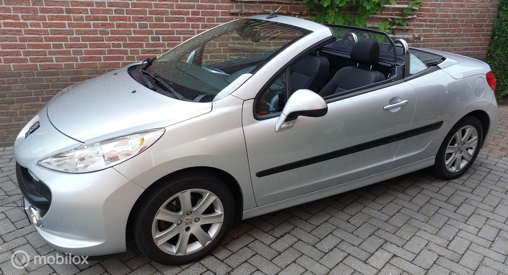 Peugeot 207 CC - 1.6 VTi CABRIO!! Nieuwe koppeling!! Trekhaak! - AutoWereld.nl