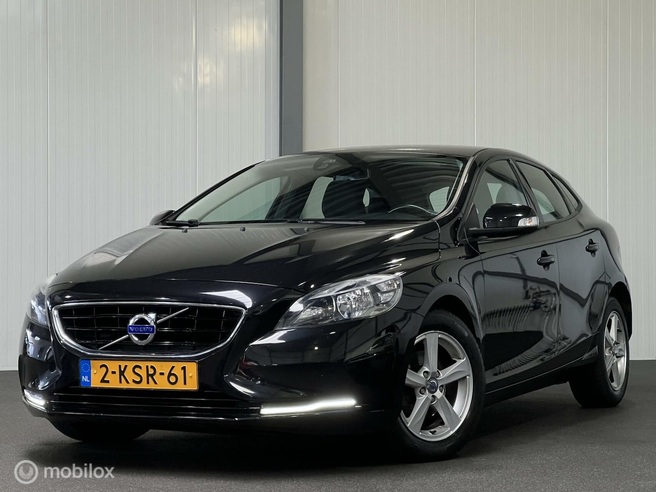 Volvo V40 - 1.6 D2 Kinetic [ NAP navigatie pdc ] - AutoWereld.nl