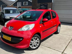 Peugeot 107 - 1.0-12V XS NEW APK / NAP KM / LAGE KM STAND / 2 SLEUTELS / BOEKJES / AUX /